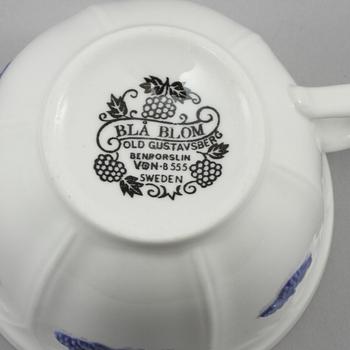 SERVISDELAR, 40 delar, benporslin, "Blå Blom", Gustavsberg, 1900-talets andra hälft.