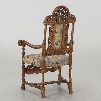 AN EARLY 18TH CENTURY ARMCHAIR.