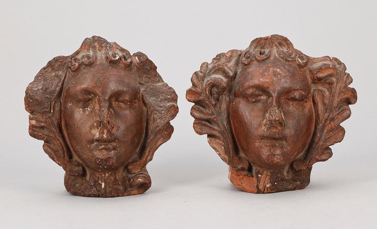MASKARONER, ett par, lergods, trol 16-1700-tal.