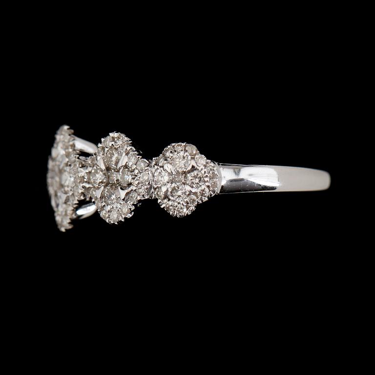 RING, 18K vitguld, briljant/åttkantslipade diamanter tot ca 0.70 ct.