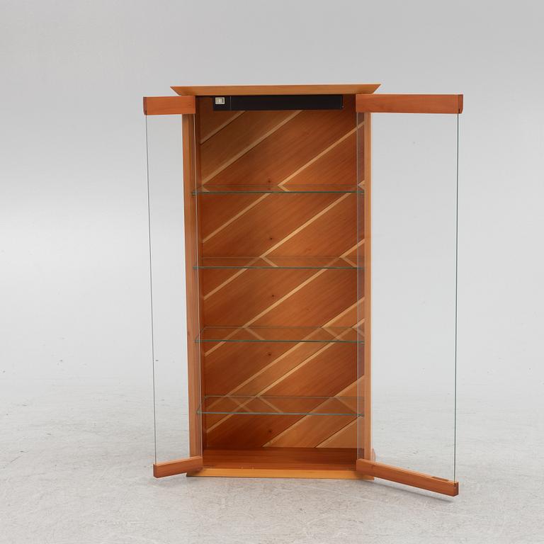 Jonas Osslund, a 'Sniskan' display cabinet, Carl Löfvings and Evert Magnusson for Svenskt Tenn, Tibro, 1987.