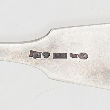 A silver server and six spoons, marks of Grachev, St Petersburg, and Helsingfors Juvel- och Filigranab, respectively.