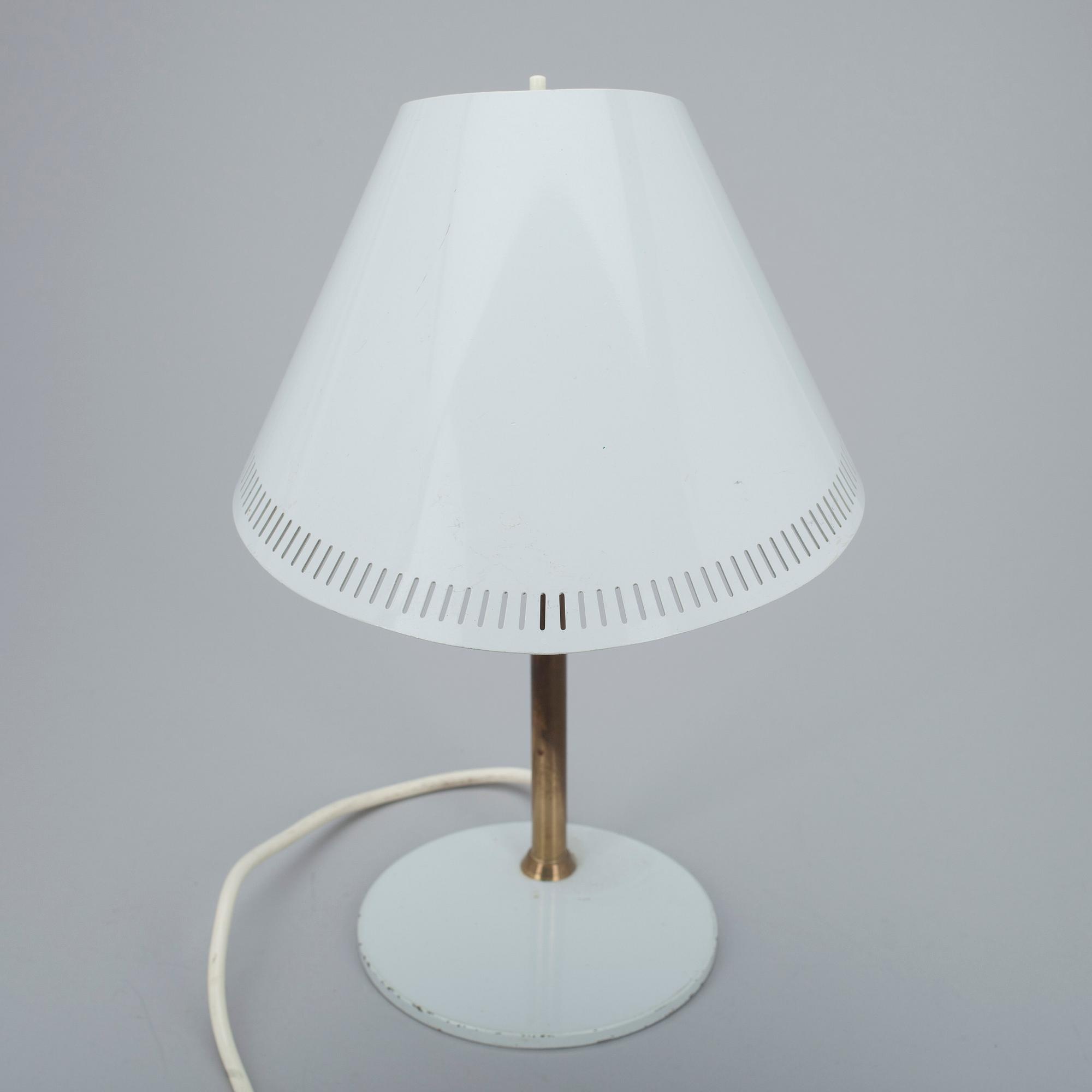 BORDSLAMPA, modell 9222, Paavo Tynell, Idman. 1900-talets mitt.