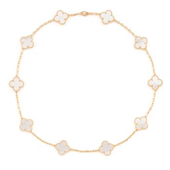 550. An 18K gold and mother-of-pearl Van Cleef & Arpels "Alhambra" necklace.