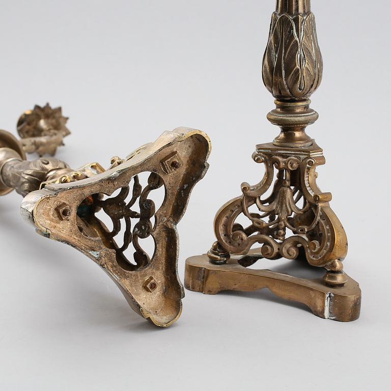 KANDELABRAR, 1 par, försilvrad metall, senempire, 1800-talets första hälft.