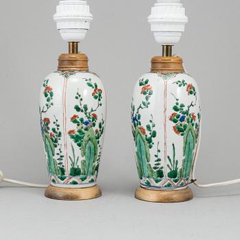 A pair of famille verte vases, turned into table lamps, Qing dynasty, Kangxi (1662-1722).