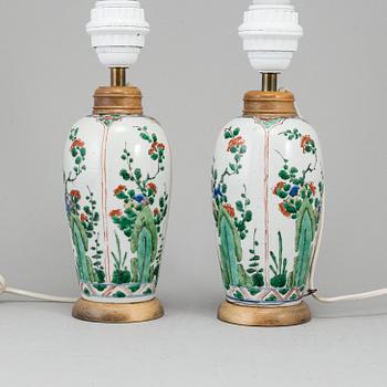 A pair of famille verte vases, turned into table lamps, Qing dynasty, Kangxi (1662-1722).