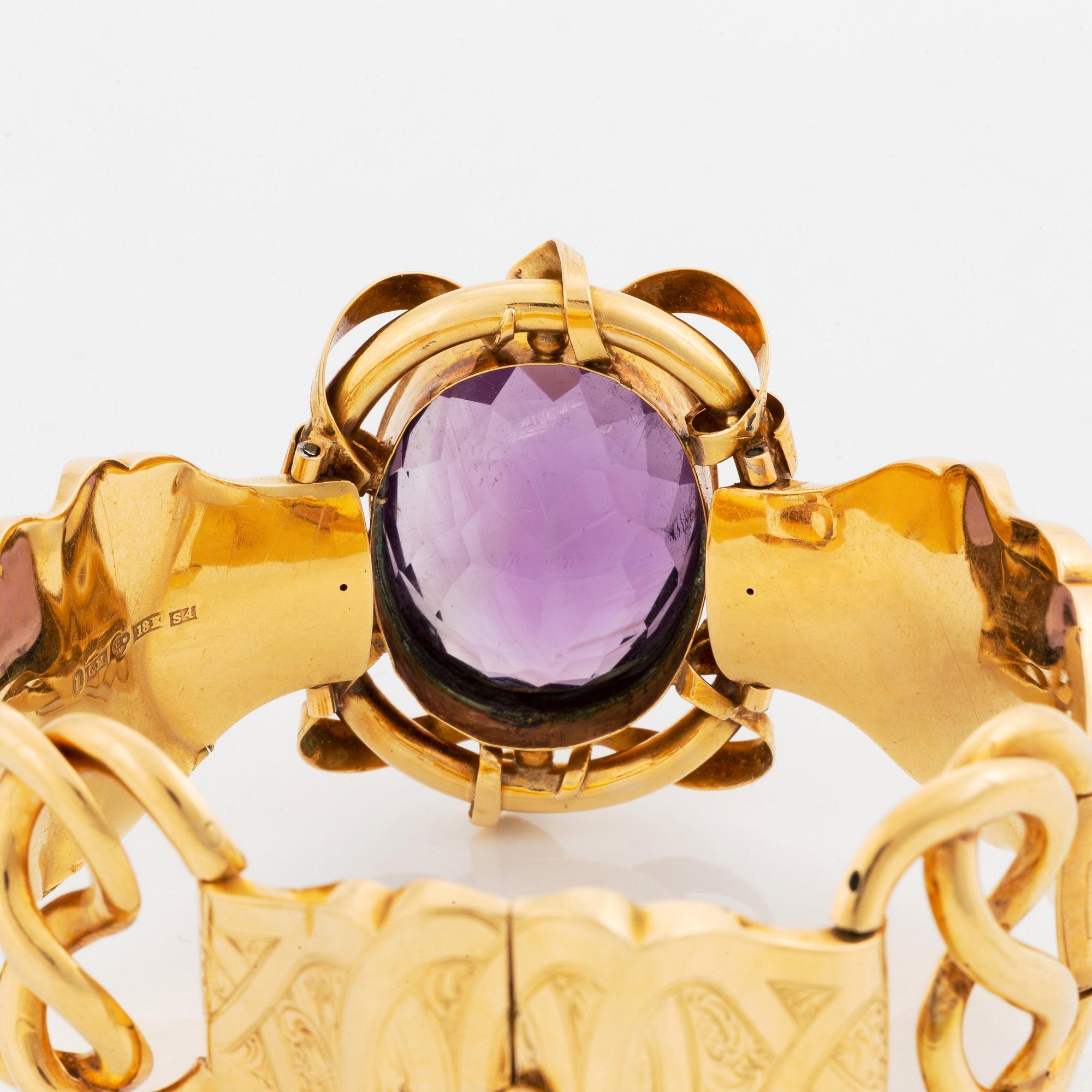 An 18K gold bracelet set with a faceted amethyst, by G Möllenborg.