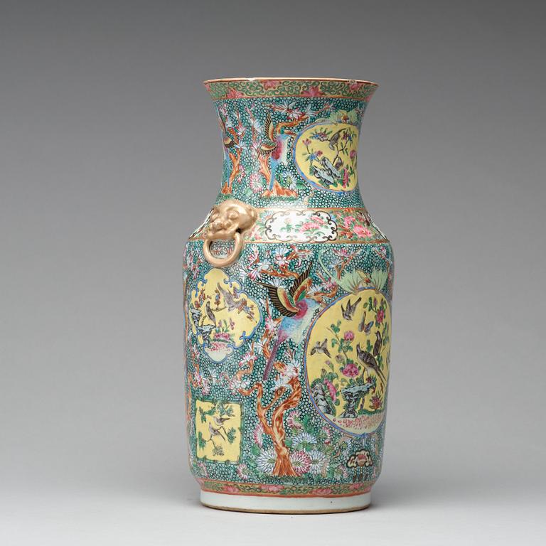 A Canton famille rose vase, Qing dynasty, 19th Century.