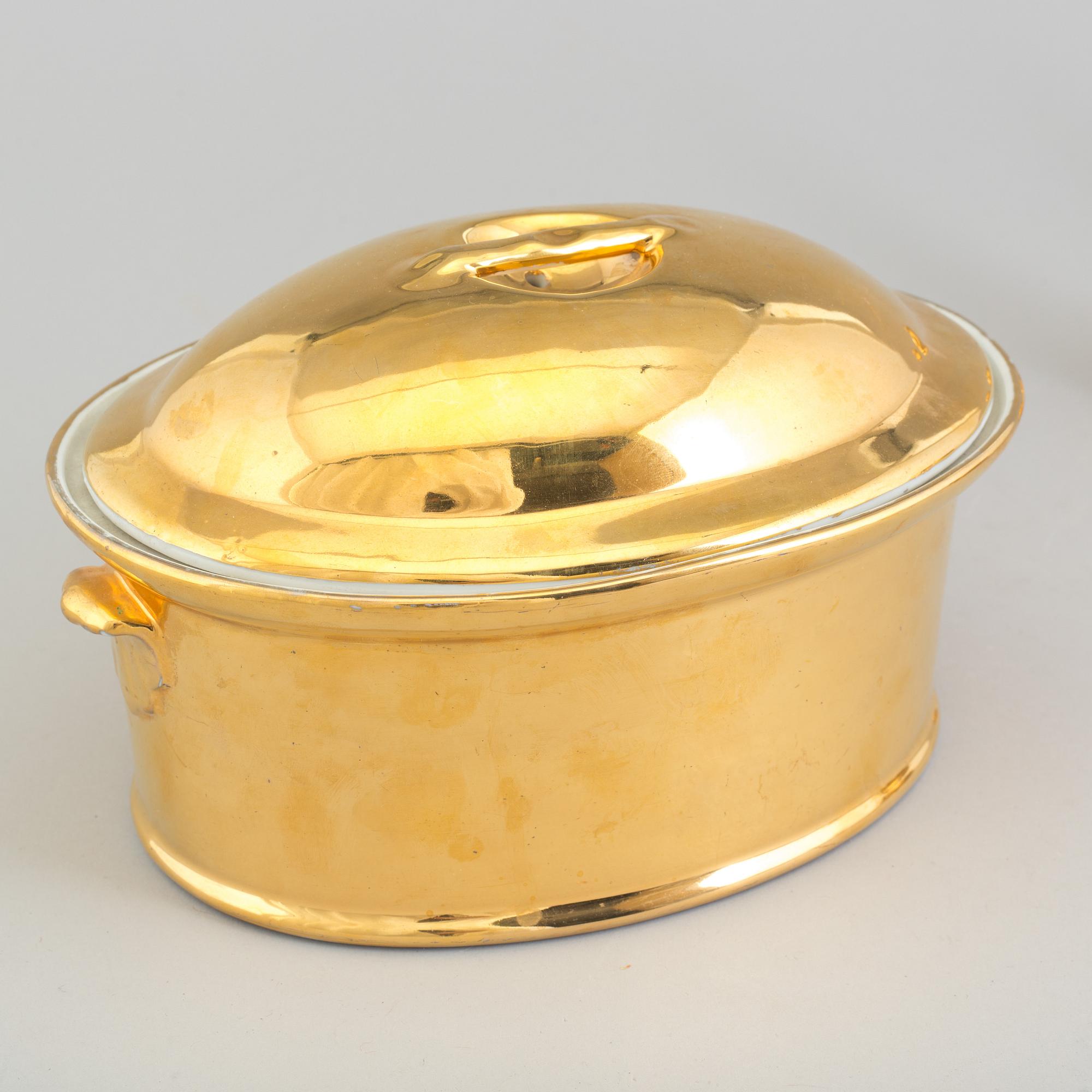 A mixed lot of thirteen pieces porcelain mostly Royal Worcester gold lustre, 20th century.