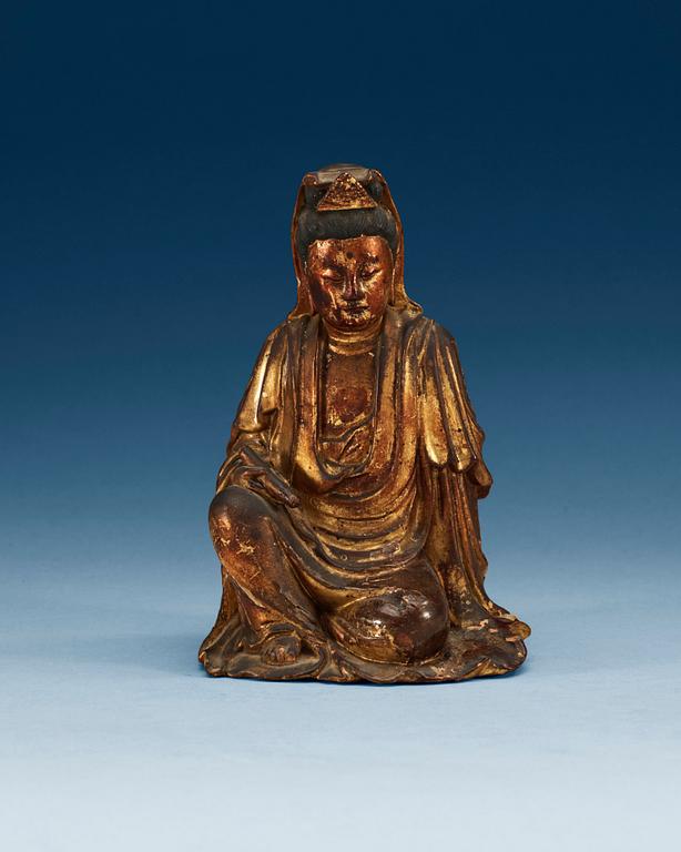 A gilt lacquer and wooden sitting figure of Guanyin, Ming dynasty (1368-1644).