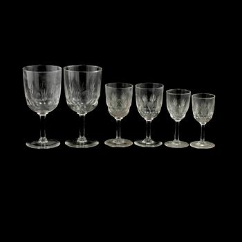 SERVISDELAR, 33 snarlika delar, glas, omkring 1900-talets mitt.