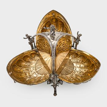 Biscuit / bread warmer, silver, Holland, later half of the 20th century.