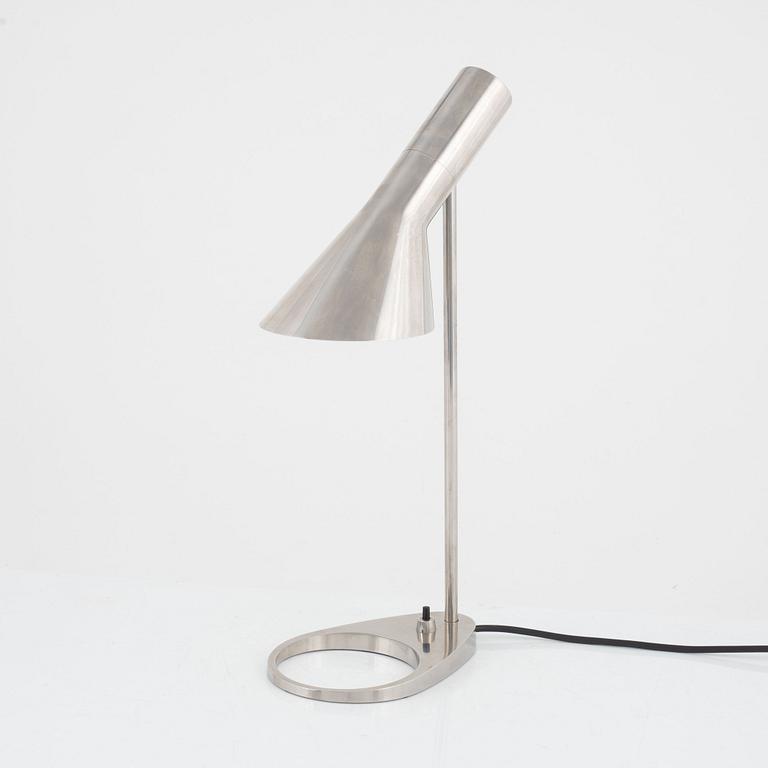 Arne Jacobsen, bordslampa, "AJ", Louis Poulsen, Danmark.
