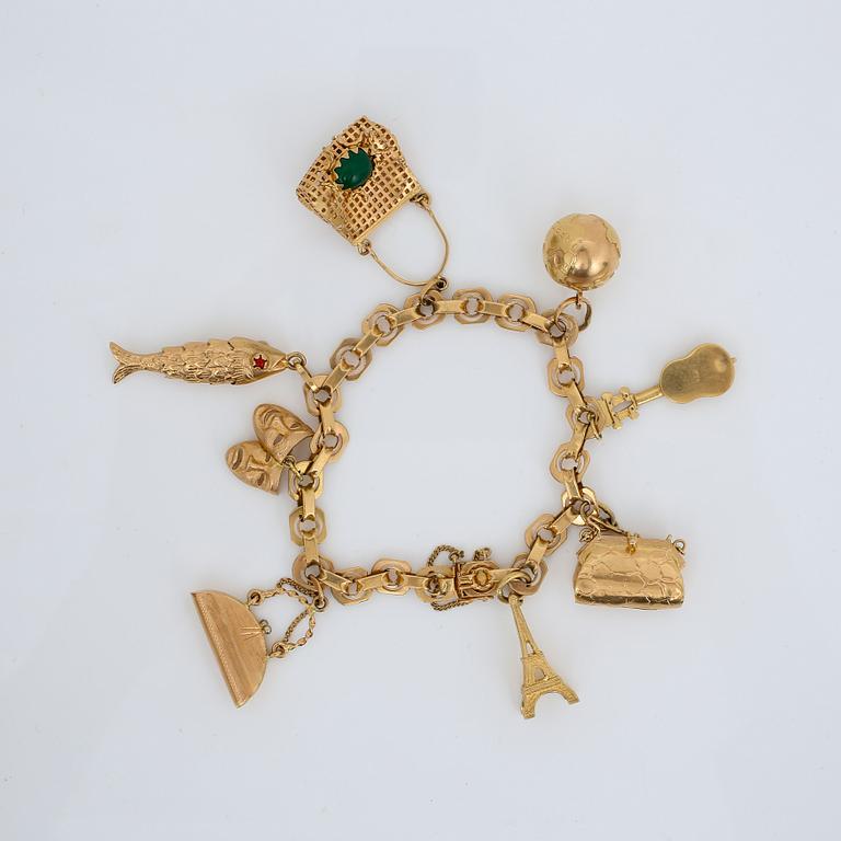 ARMBAND, 18K guld, Corman, Stockholm, 1947 med berlocker av olika halter. Total vikt ca 52,9 g.