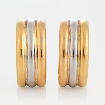 993. A pair of earrings in 18K tri-colour gold.