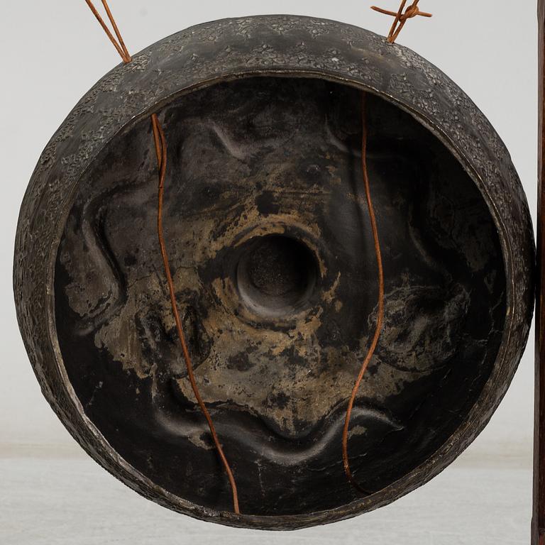 A Chinese 20th century gong-gong.