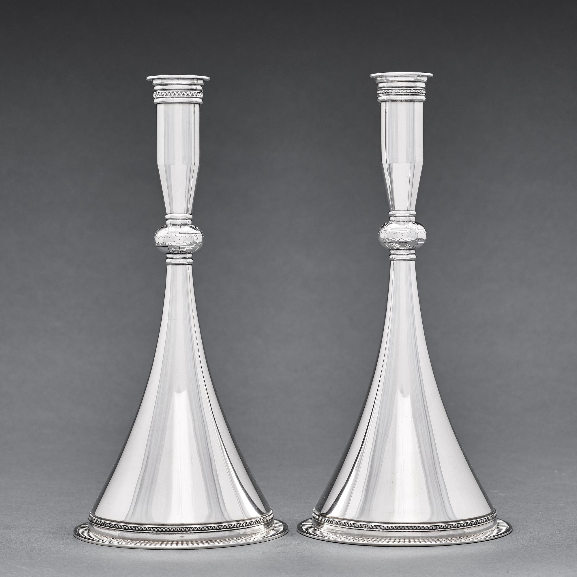 Wiwen Nilsson, ljusstakar, 2 stycken, Lund 1956-57, bysantinska modellen, sterling.