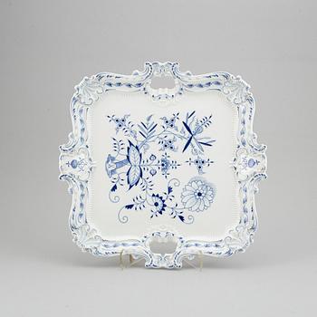 BRICKA, porslin. Meissen, 1900-talets första hälft.