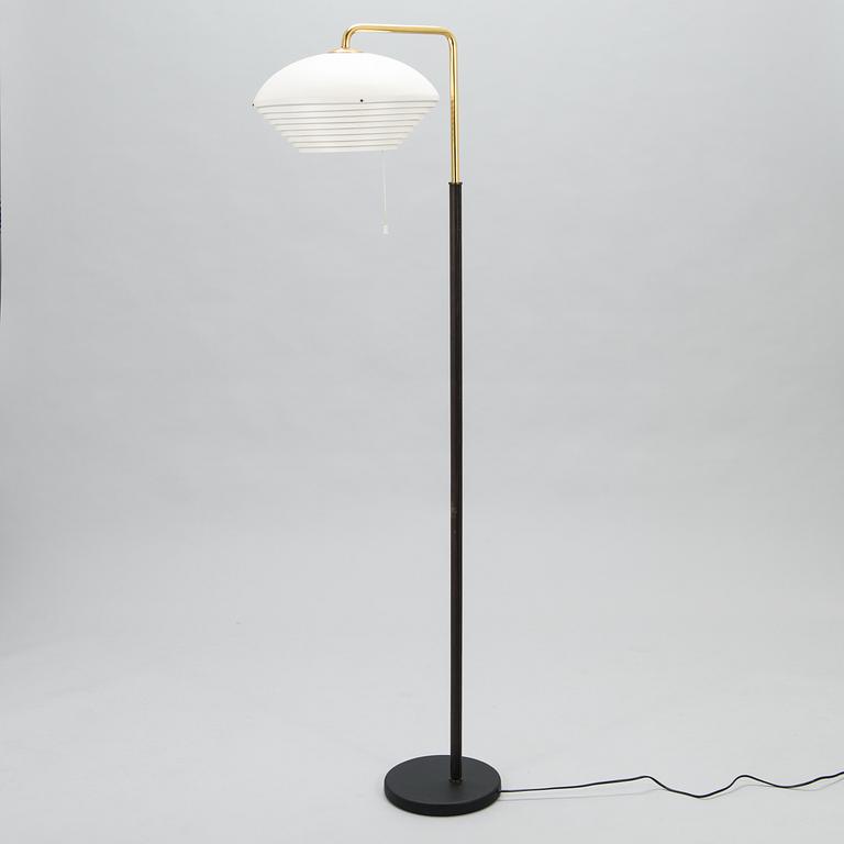 Alvar Aalto, Golvlampa modell A811, Valaistystyö.