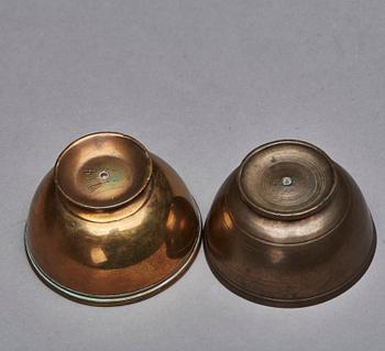 SUPKOPPAR, 2 st, mässing. Troligen 1700-tal.