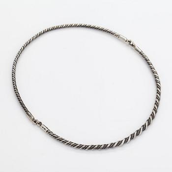 Halsband, ring och armband, silver. Helsingfors 1980-90-tal.