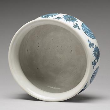 A blue and white censer, Qing dynasty, Kangxi (1662-1722).