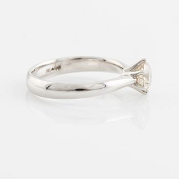 Ring med briljantslipad diamant.