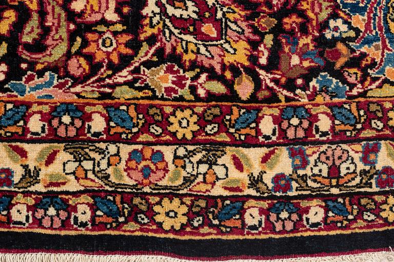 A carpet, semi-antique, Semnan, ca 412 x 304 cm.