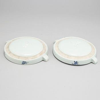 A pair of blue and white hot water dishes, Qing dynasty, Qianlong (1736-95).