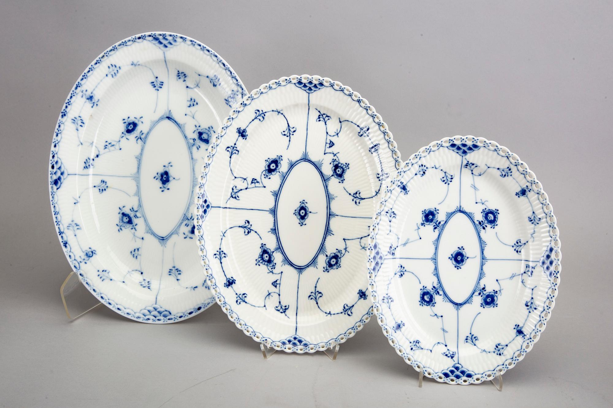 SERVIS ca 71 dlr, "Musselmalet helblonde", Royal Copenhagen Danmark 1900-talets andra hälft porslin.