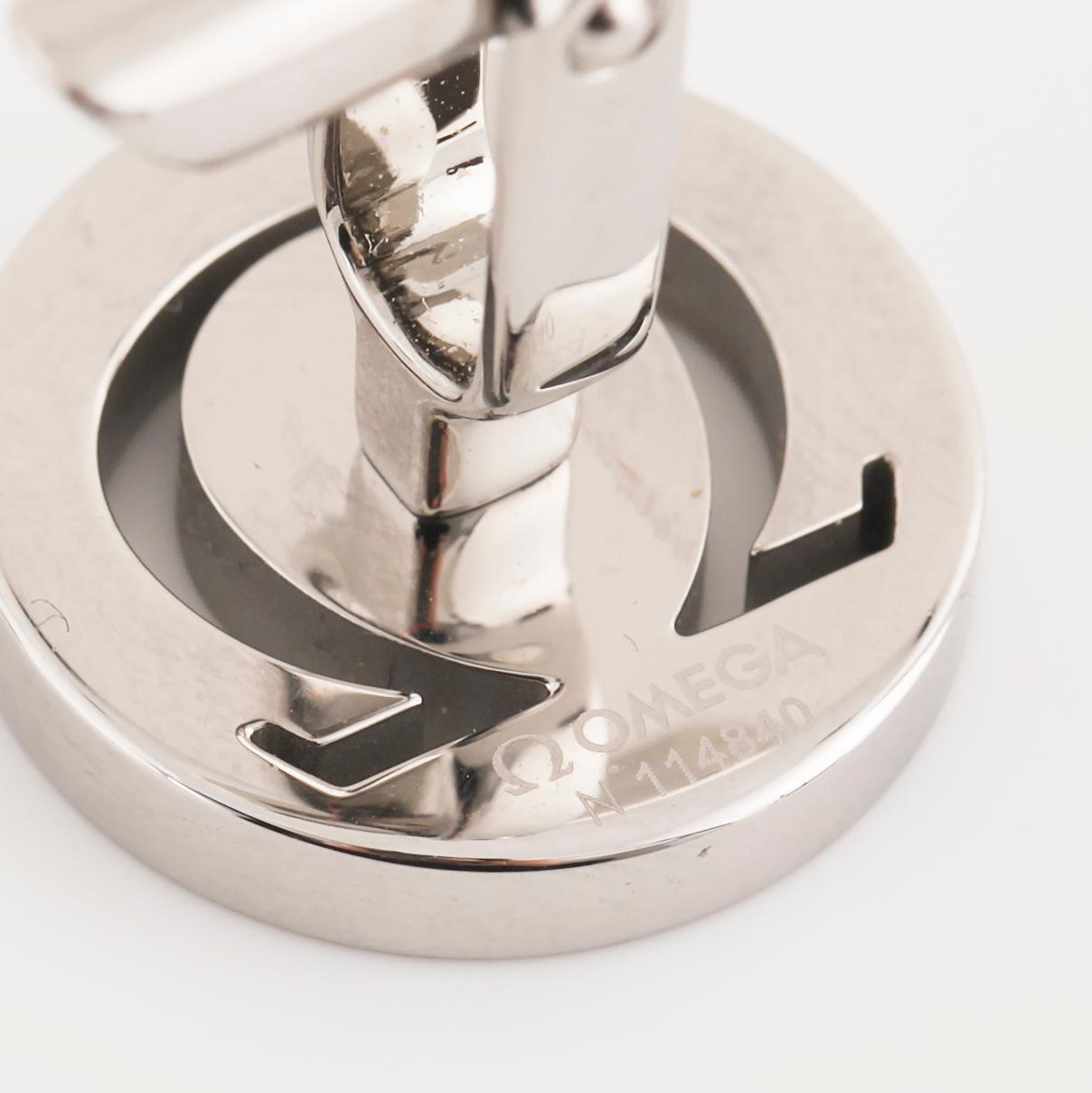 OMEGA, ett par manschettknappar.