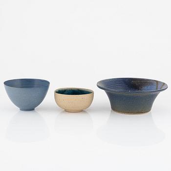 A set of three bowls, among others Brita Mellander-Jungermann.