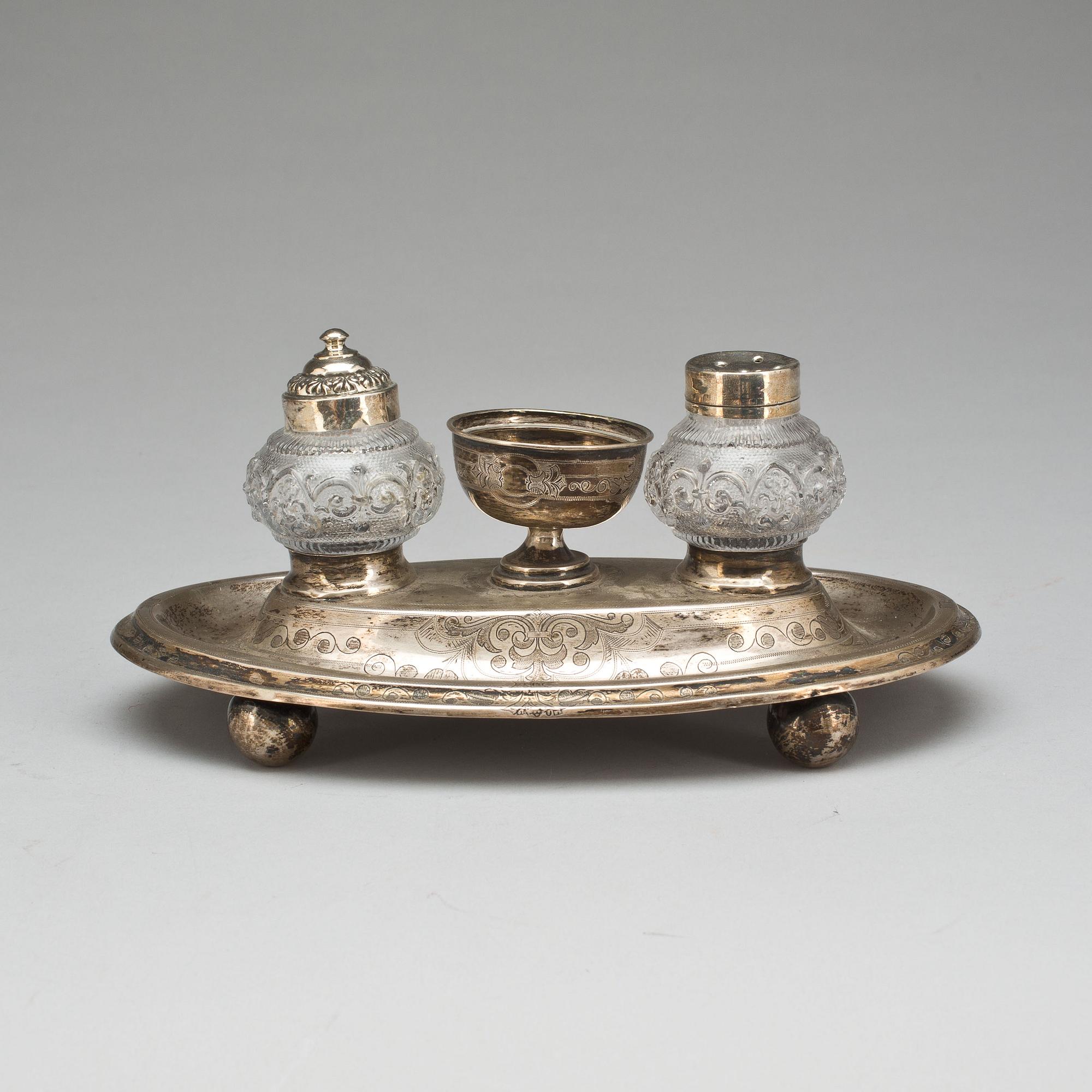 SKRIVSTÄLL, silver. Stockholm otydlig mästarstämpel. Nyrenässans 1875.