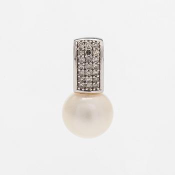 Hänge, odlad pärla, åttkantslipade diamanter, 14K vitguld.