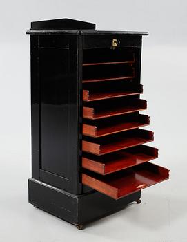 ARKIVSKÅP, jugend, 1900-talets början.