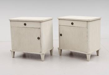 SÄNGBORD, 1 par, 1900-talets mitt.