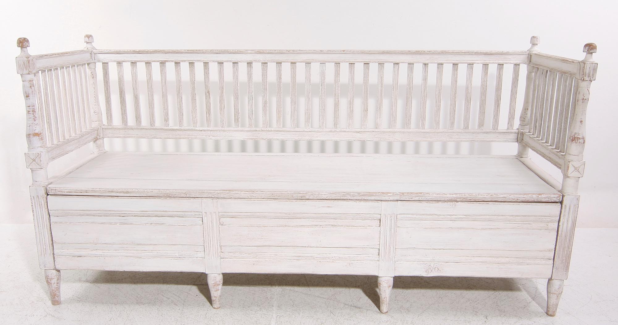 SOFFA. Gustaviansk stil. 1800-tal.