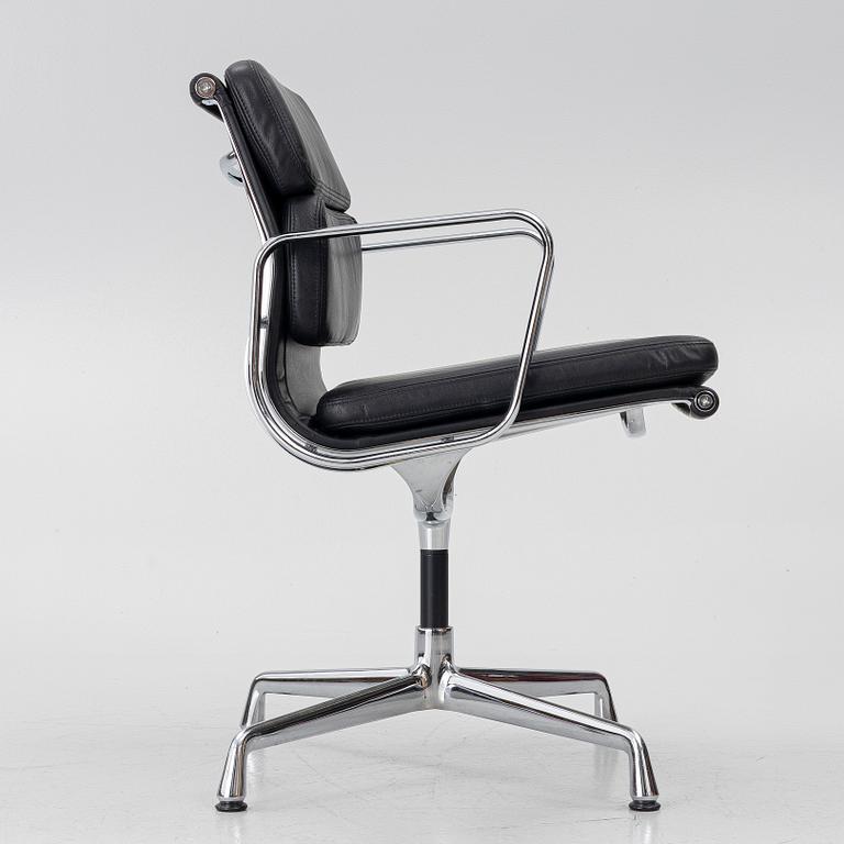 Charles & Ray Eames, Chair, “Soft Pad Alu Chair”, model EA208, Vitra.