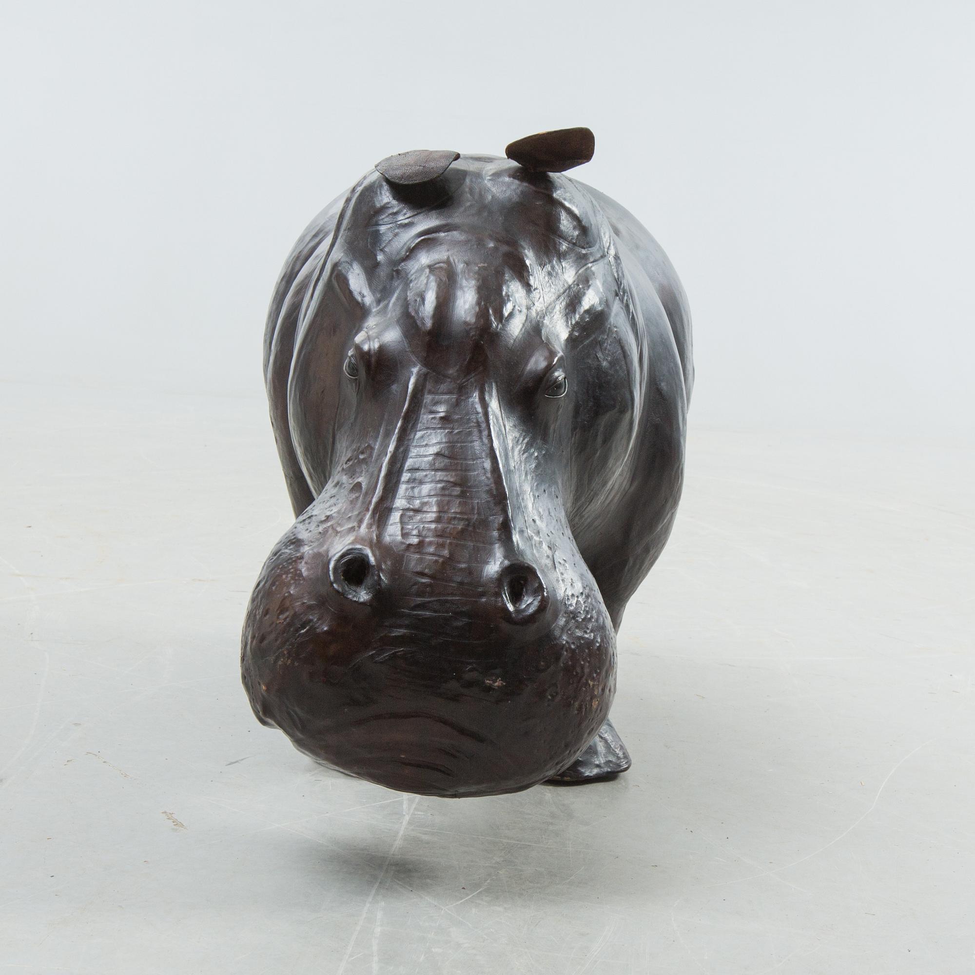 FOTPALL, i form av flodhäst, 1900-talets andra hälft.