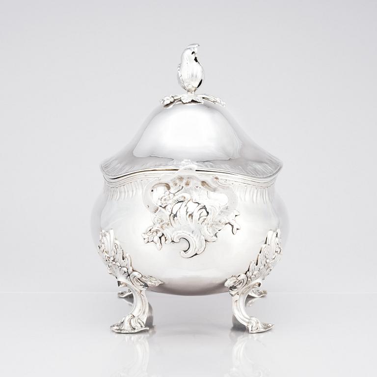 Daniel Lundgren, terrin med lock, silver (verksam Reval 1771-83). Rokoko.
