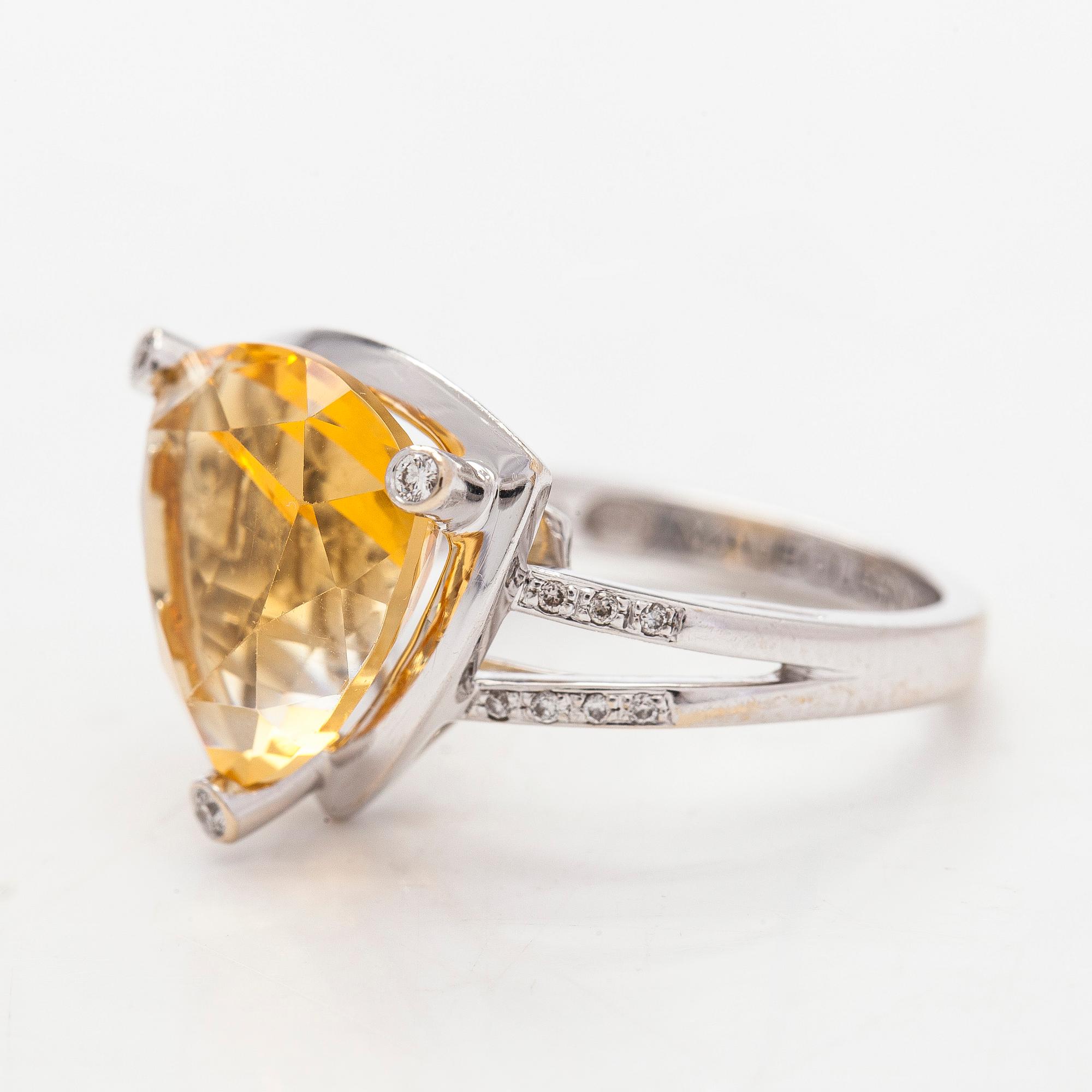 Ring, 18K vitguld med citrin och diamanter. Mauboussin, Paris.