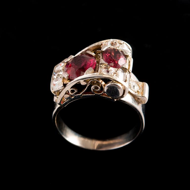 RING, antik och rosenslipade diamanter ca 0.75 ct. Turmaliner. 18K guld. Frankrike 1930 t. Storlek 17,5, vikt 7,7 g.