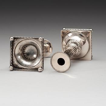 A pair of Swedish 18th century silver candelsticks, marks og Pehr Zethelius, Stockholm 1793.
