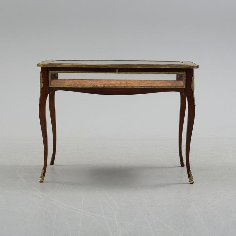 MONTERBORD, rokokostil, 1900-talets andra hälft.