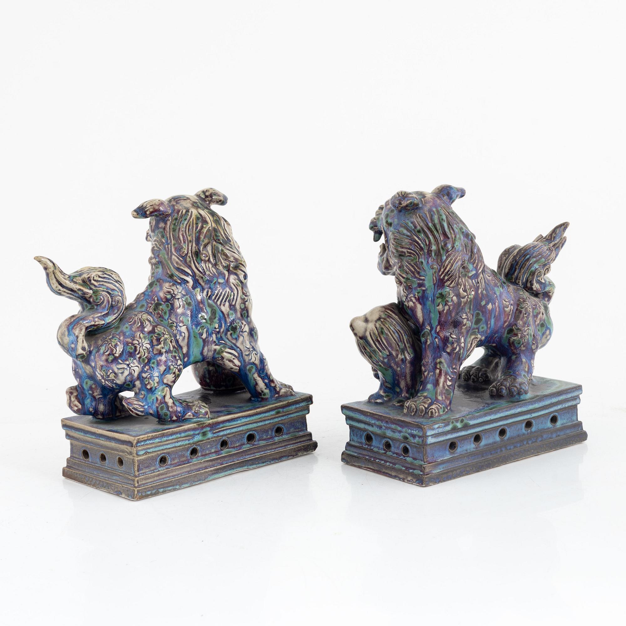 A pair of Chinese glazed stoneware buddhist lions, 20th century.