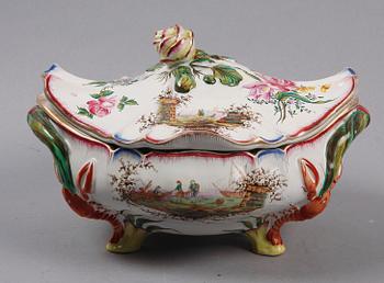 TERRIN, fajans, rokokostil. Troligen Frankrike, 1800-tal.