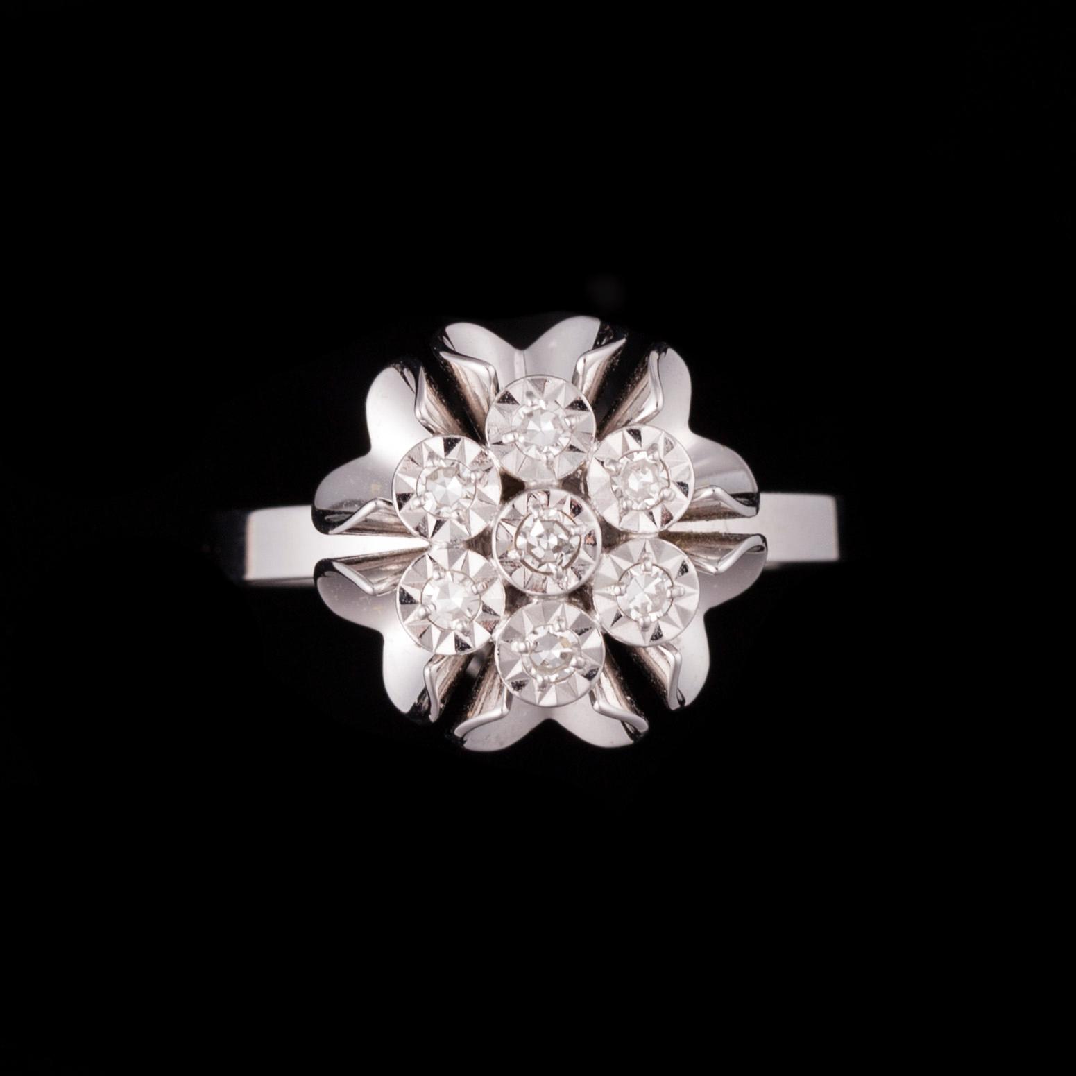 RING, 18K vitguld, 7 st 8/8-slipade diamanter tot. ca 0,05 ct. Elis Kauppi, Kupittaan Kulta 1980. Vikt 4 g.