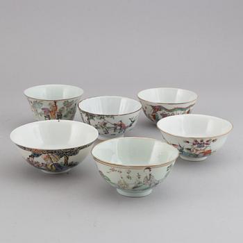 A set of 18 Chinese bowls, late Qingdynasty/early 20th Century.