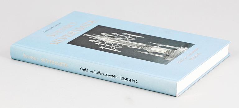 BOK, "Svenskt Silversmide", Kersti Holmquist, Laholm 1995.